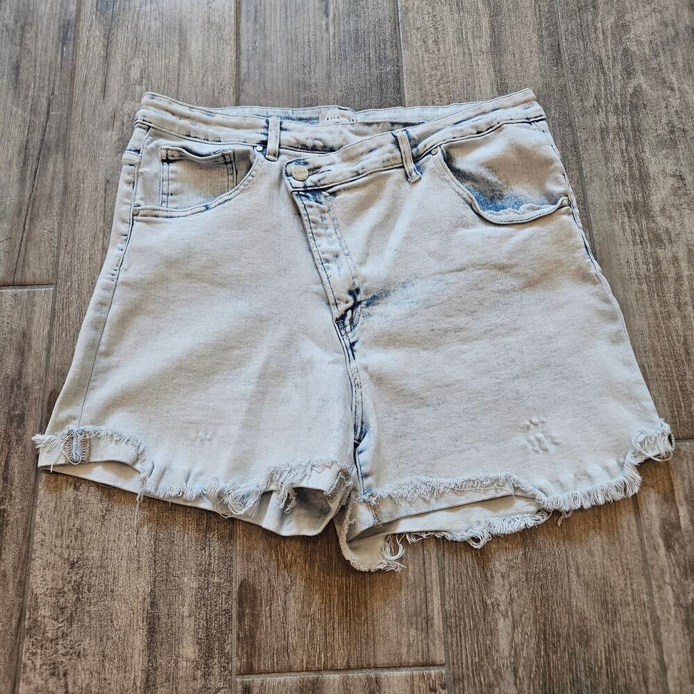 Hidden Jeans Shorts Size 2XL / 34 Cross Waist Acid Wash Distressed Raw Hem